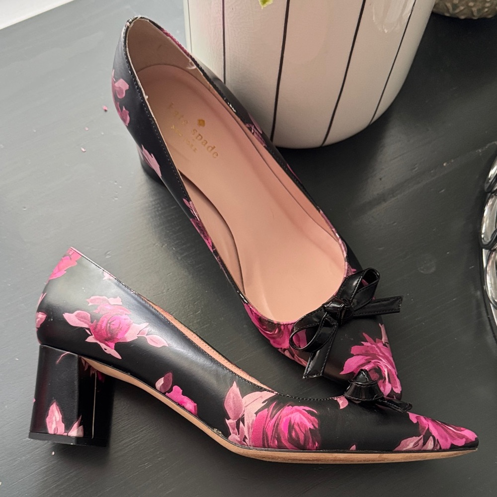 ♠️Kate Spade Black and Pink Rose Heels